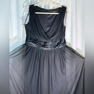 MARINA Black Sleeveless V-Neck Midi Dress